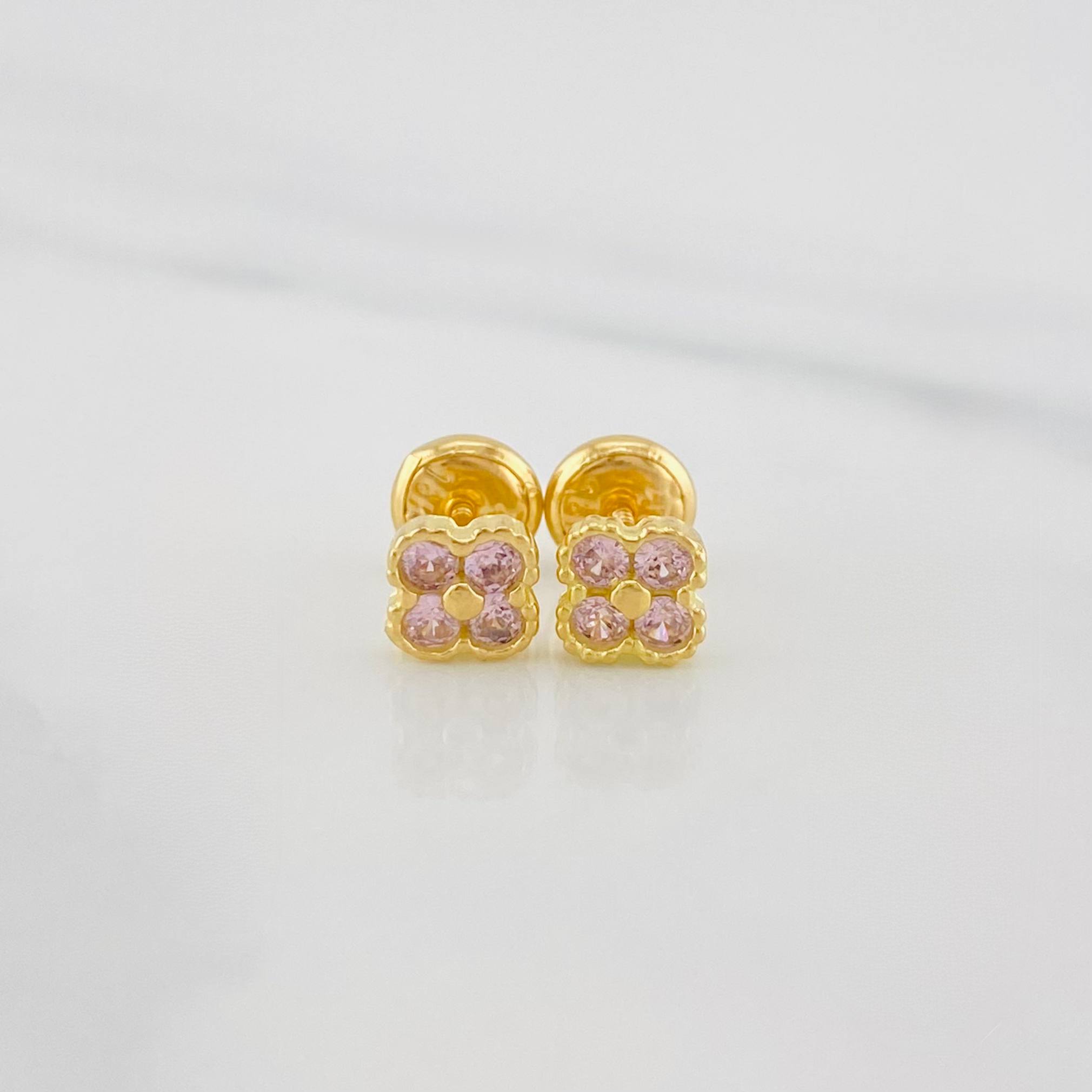Stud Earrings Clover 1.15 g / in / 5.26 mm Yellow Gold 18K