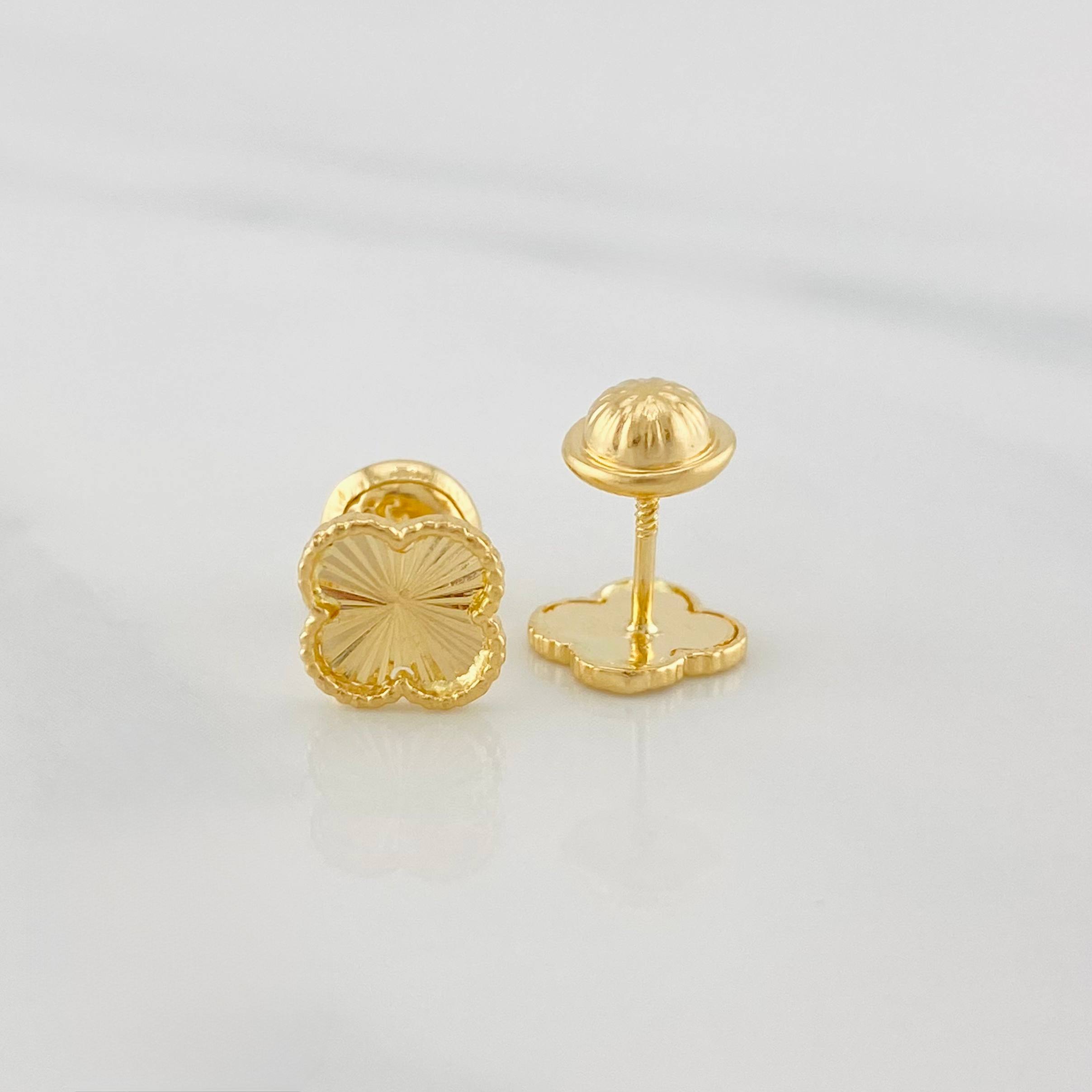 Diamond Cut Clover Stud Earrings 0.9 g / in / 6.66 mm 18K Yellow Gold