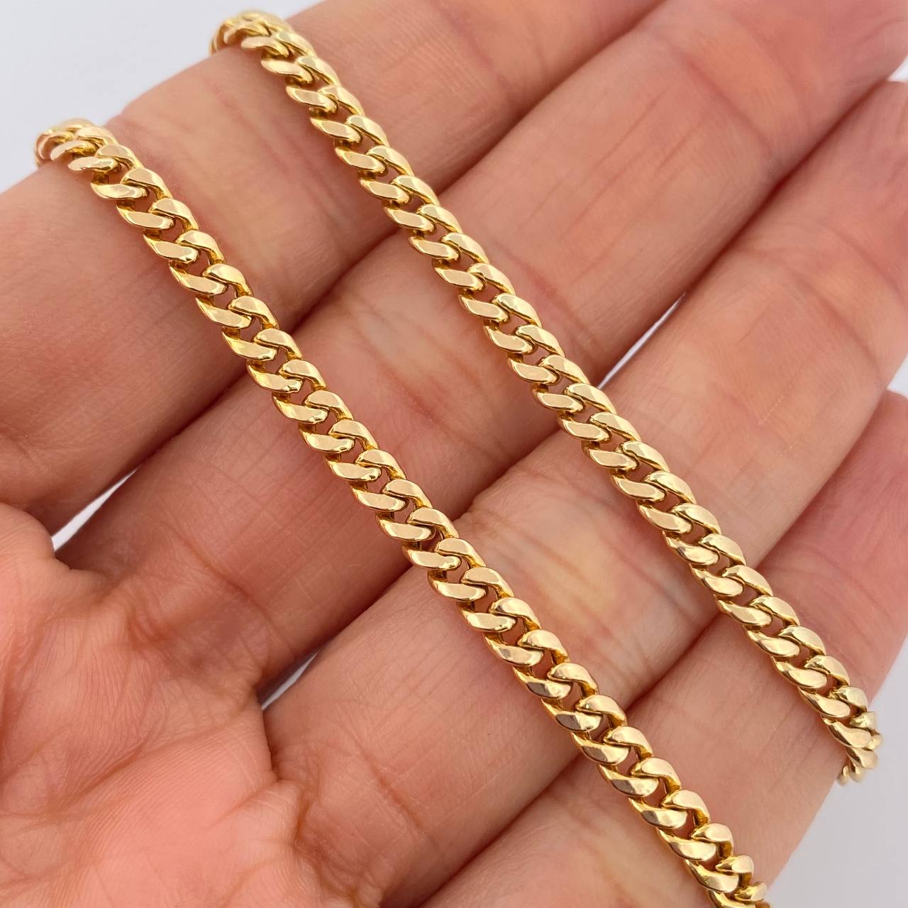 Cadena Cubana 8.9gr / 22 3/4 in / 3.5mm Oro Amarillo +1 14K Italy %