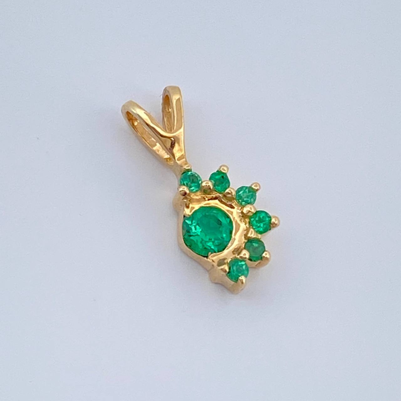 Dije Zaira Esmeralda 0.45gr / 1/2 in / Oro Amarillo 18K %