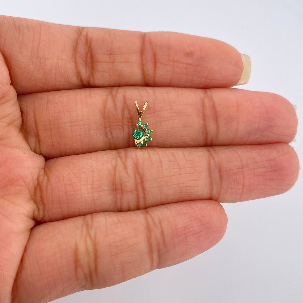 Dije Zaira Esmeralda 0.45gr / 1/2 in / Oro Amarillo 18K %