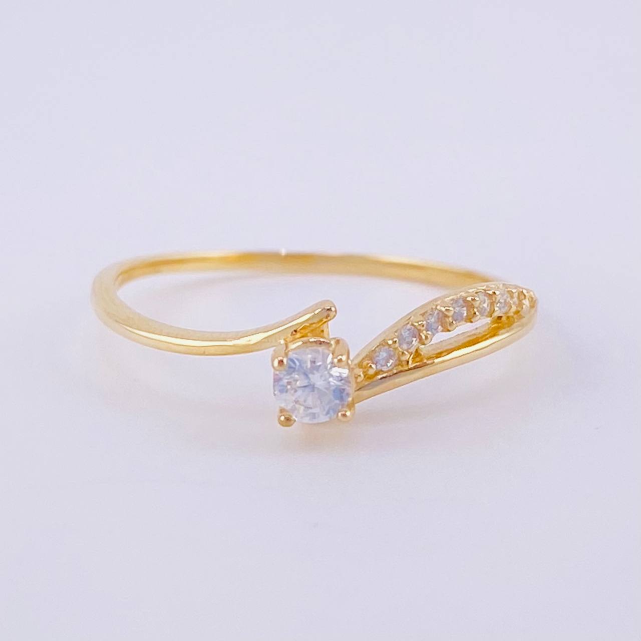 Anillo Solitario Curvo 1.15g / T5 1/2 Oro Amarillo 18K