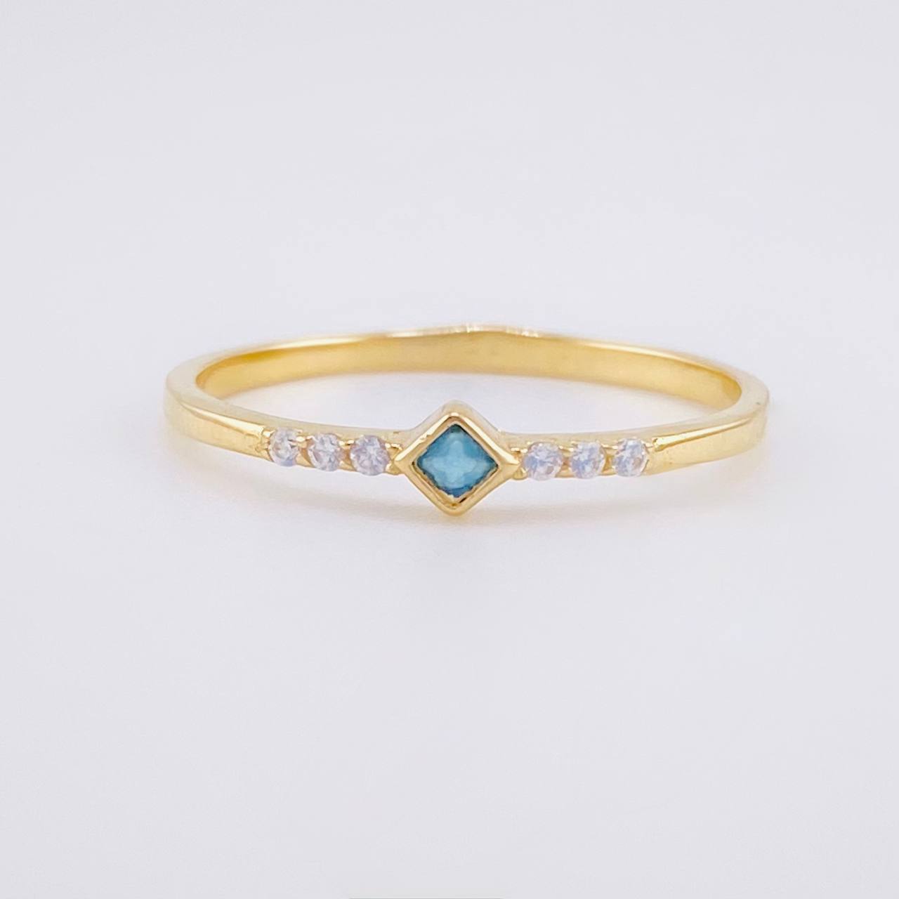 Anillo Rombo Tupido 1.35g / T7 3/4 Oro Amarillo 18K