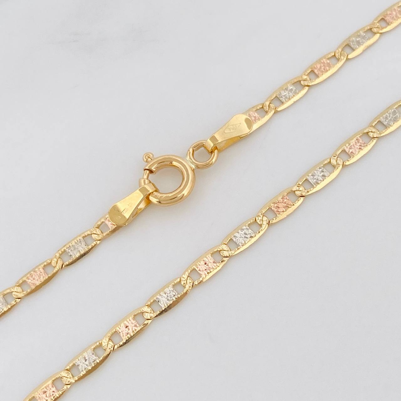 Cadena Escalera Plana 5.2g / 20 in / 2.3mm Tres Oros 18K