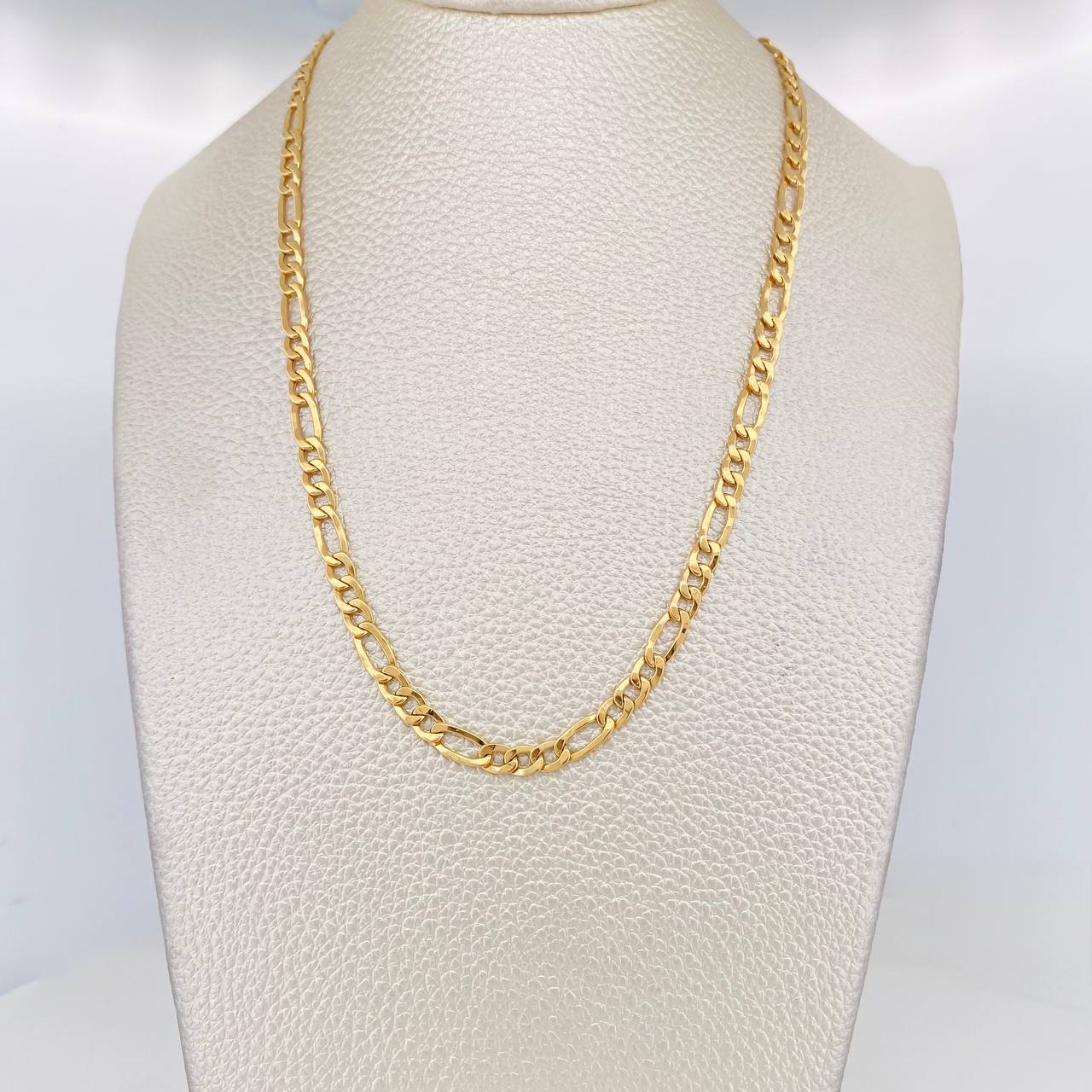 Cadena Figaro 7.75g / 24 in / 4.2mm Oro Amarillo 18K