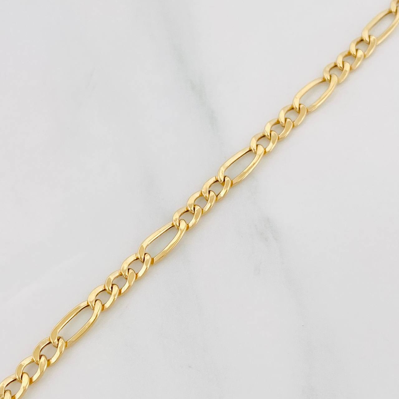 Cadena Figaro 2.15g / 20 in / 2.5mm Oro Amarillo 18K