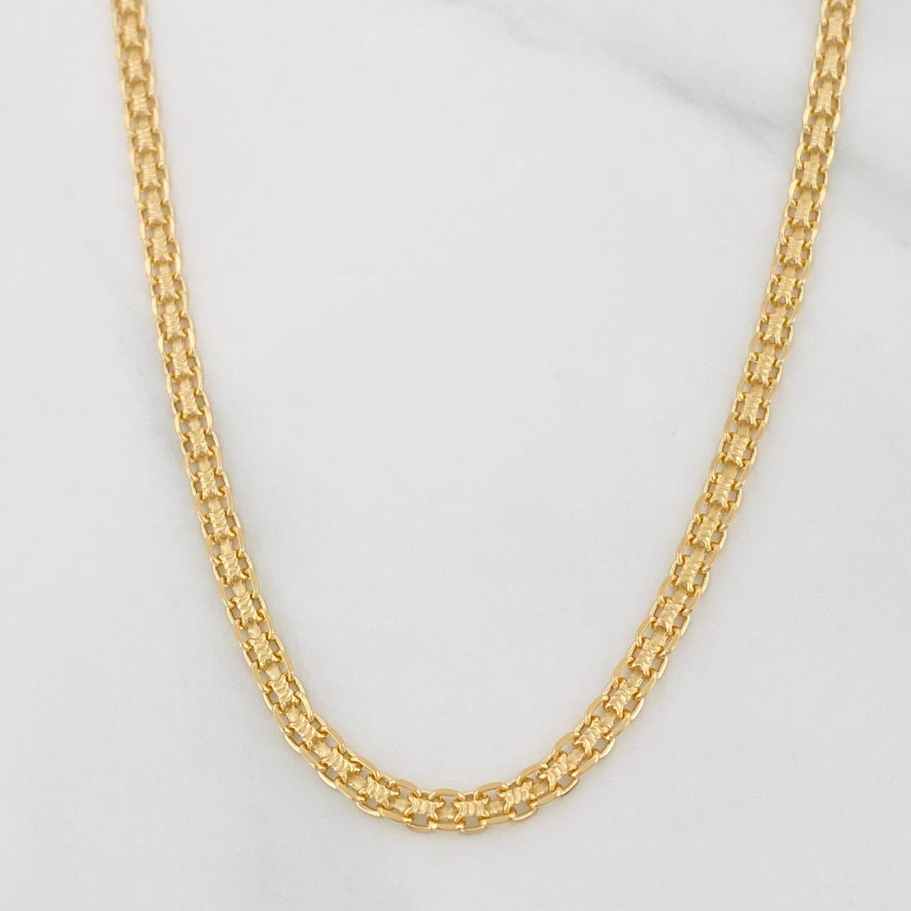 Cadena China 5.5g / 18 in / 2.4mm Oro Amarillo 18K