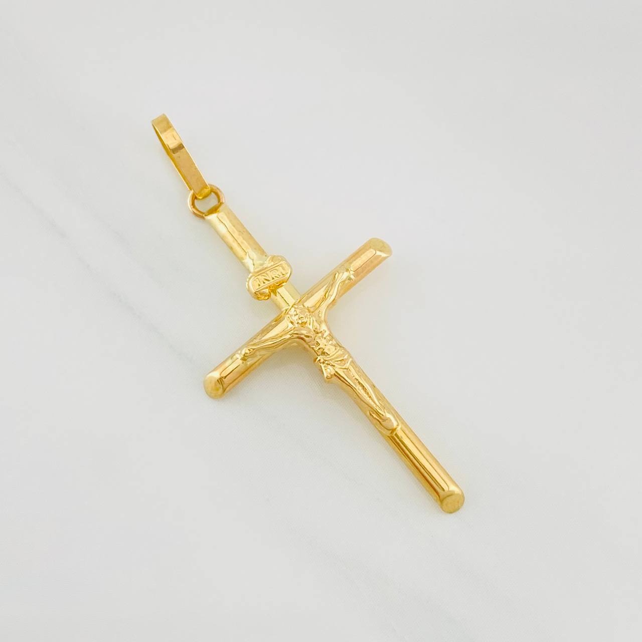 Dije Cruz Cristo 1.15g / 1 1/2 in Oro Amarillo 18K