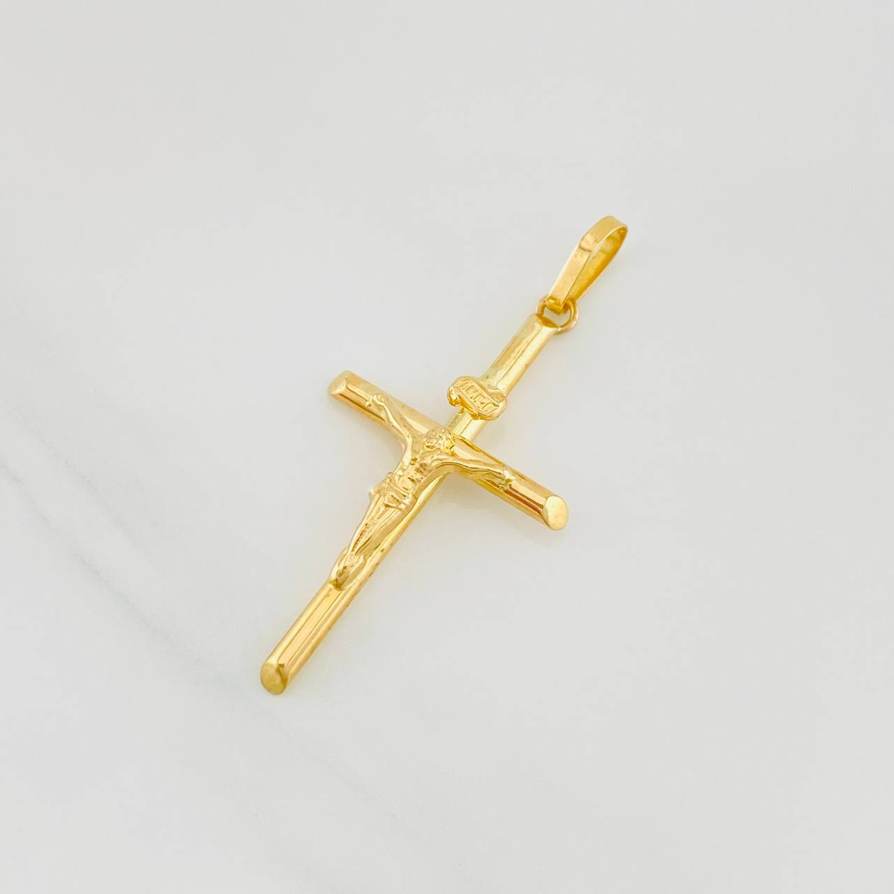 Dije Cruz Cristo 1.15g / 1 1/2 in Oro Amarillo 18K