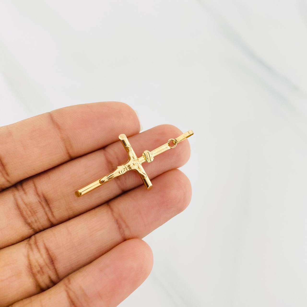 Dije Cruz Cristo 1.15g / 1 1/2 in Oro Amarillo 18K