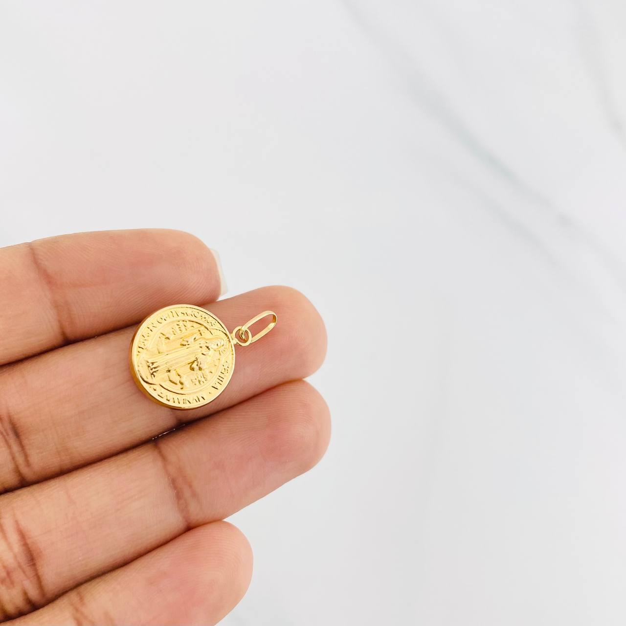 Dije San Benito 0.9g / 3/4 in Oro Amarillo 18K