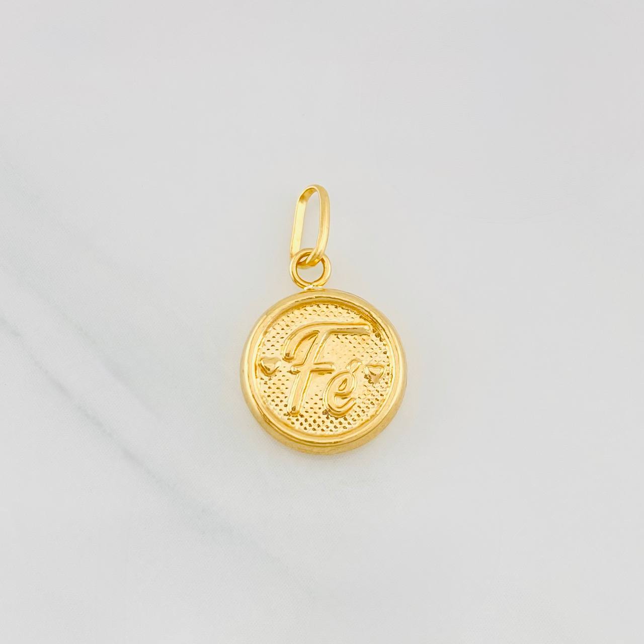 Faith Pendant 0.55g / 3/4 in Yellow Gold 18K