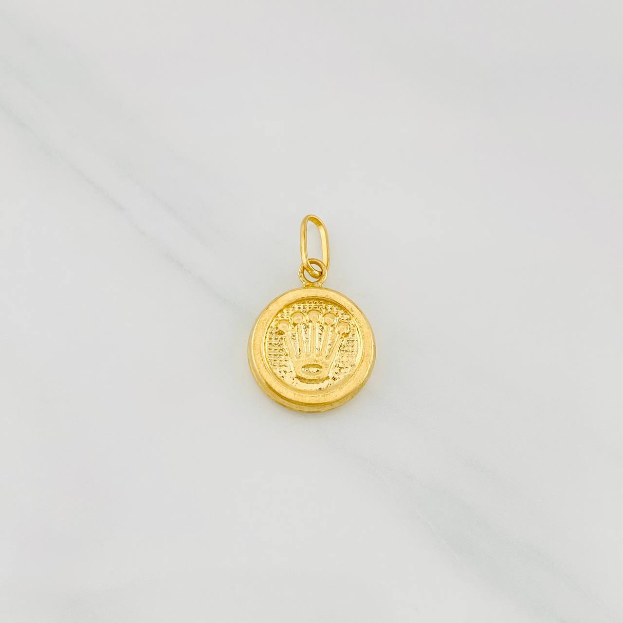 Dije Corona 0.65g / 3/4 in Oro Amarillo 18K