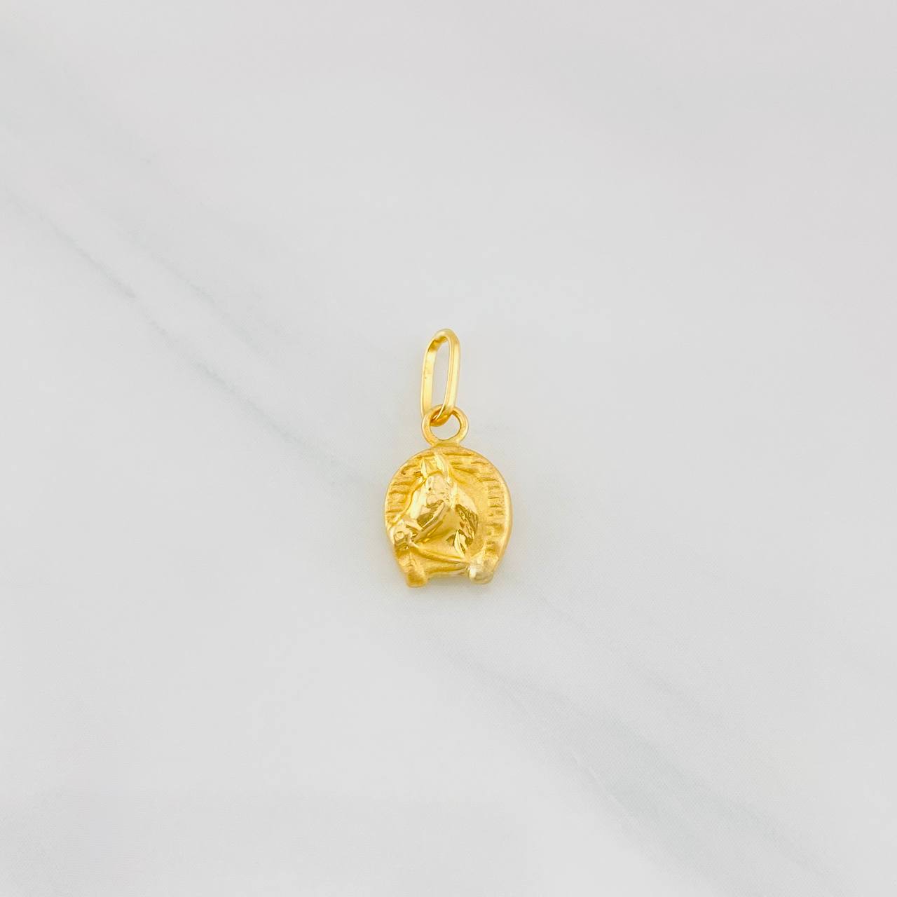 Pendant Horse Shoe 0.4g / 1/2 in Yellow Gold 18K
