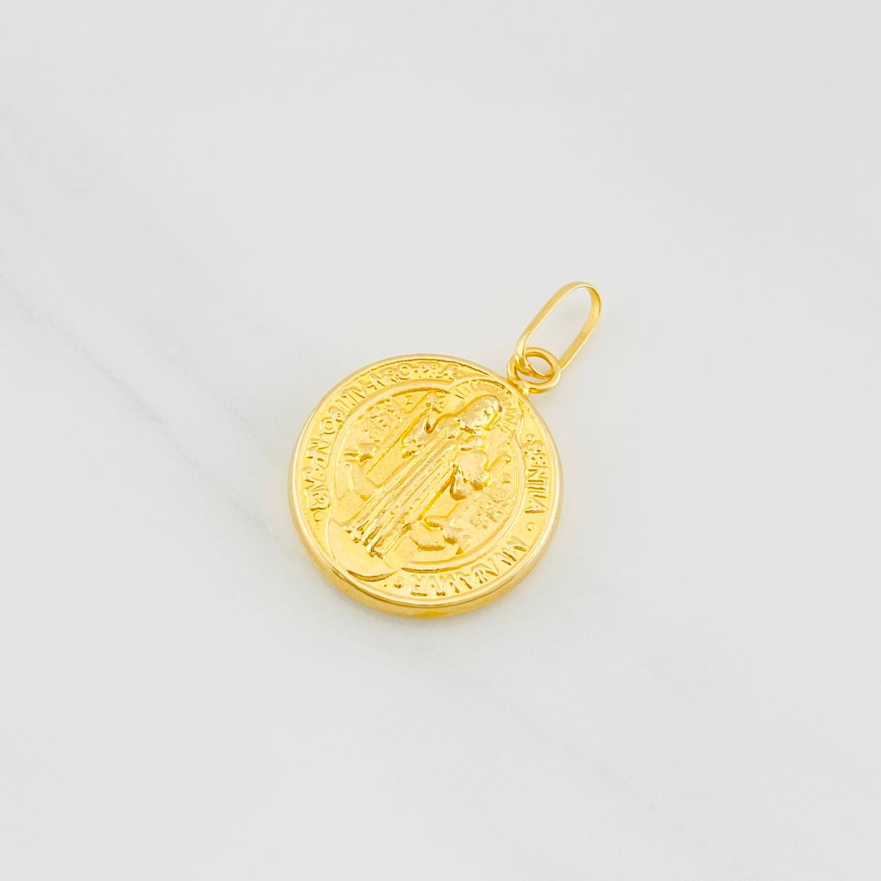 Dije San Benito 0.9g / 3/4 in Oro Amarillo 18K