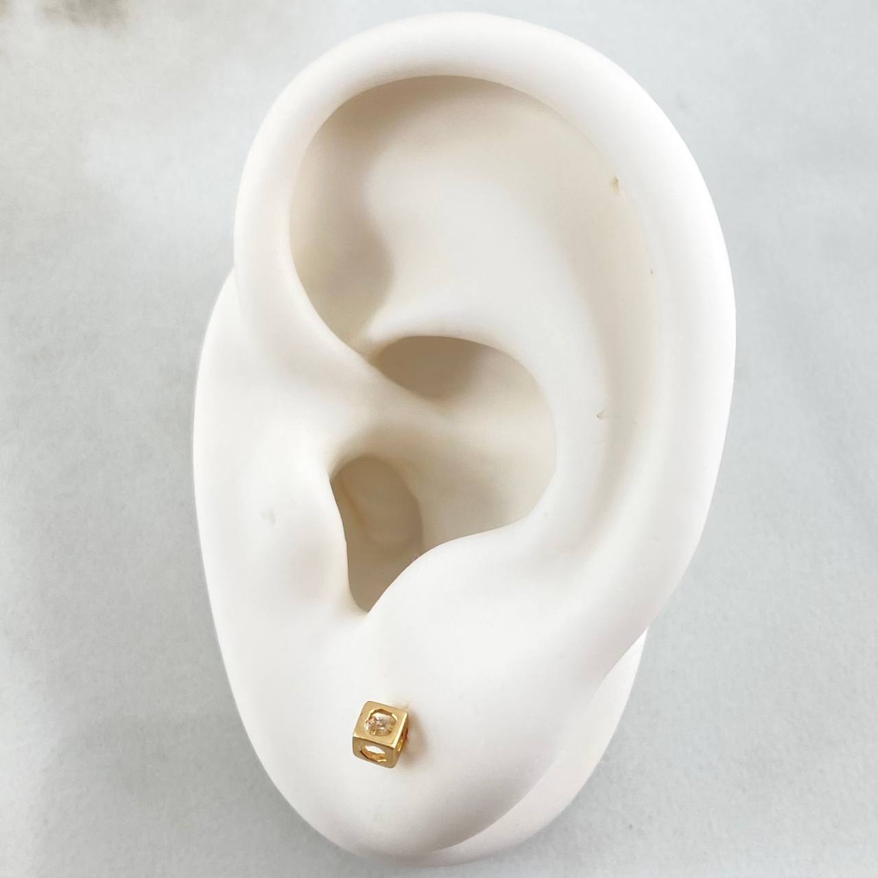 Topos Cubo 0.7gr / Oro 18K ©