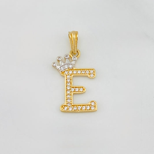 Dije Corona Letra E 1.25 g / 1 in Dos Oros Amarillo Blanco 18K