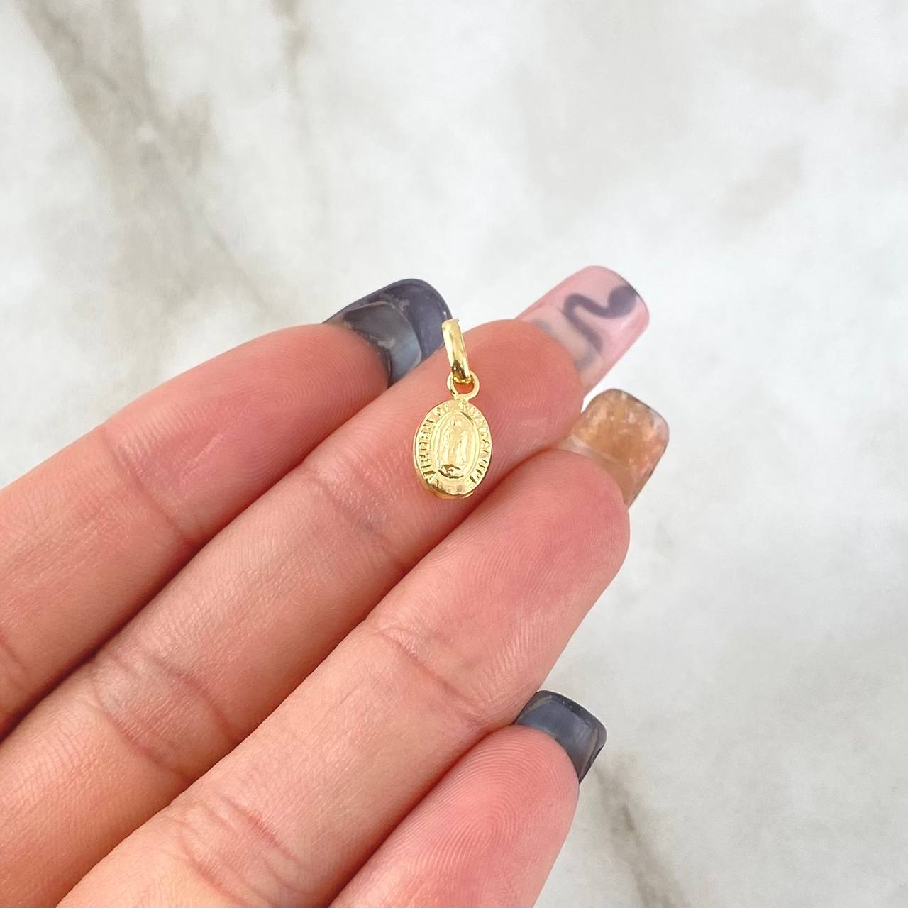 Pendant Virgin Guadalupe 0.35gr / 1.3cm / Matte Oval Yellow Gold 18K