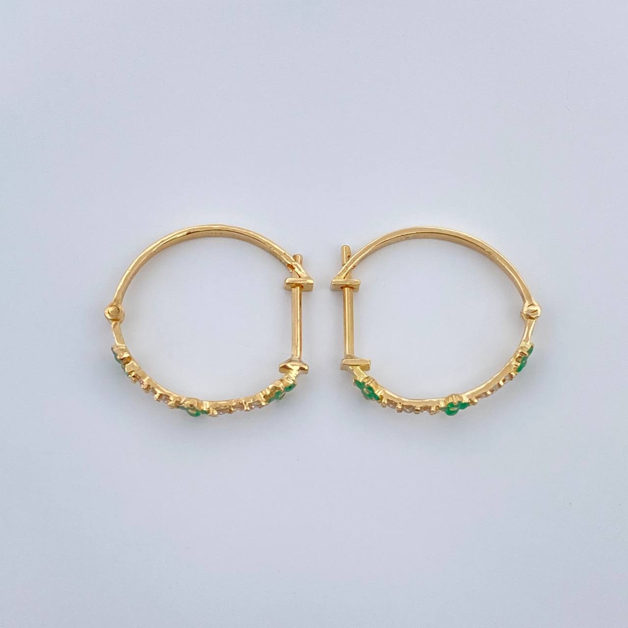 Candongas Trebol Mini Esmeraldas Diamantes 1.85gr / 3/4 in / Oro Amarillo 18K %