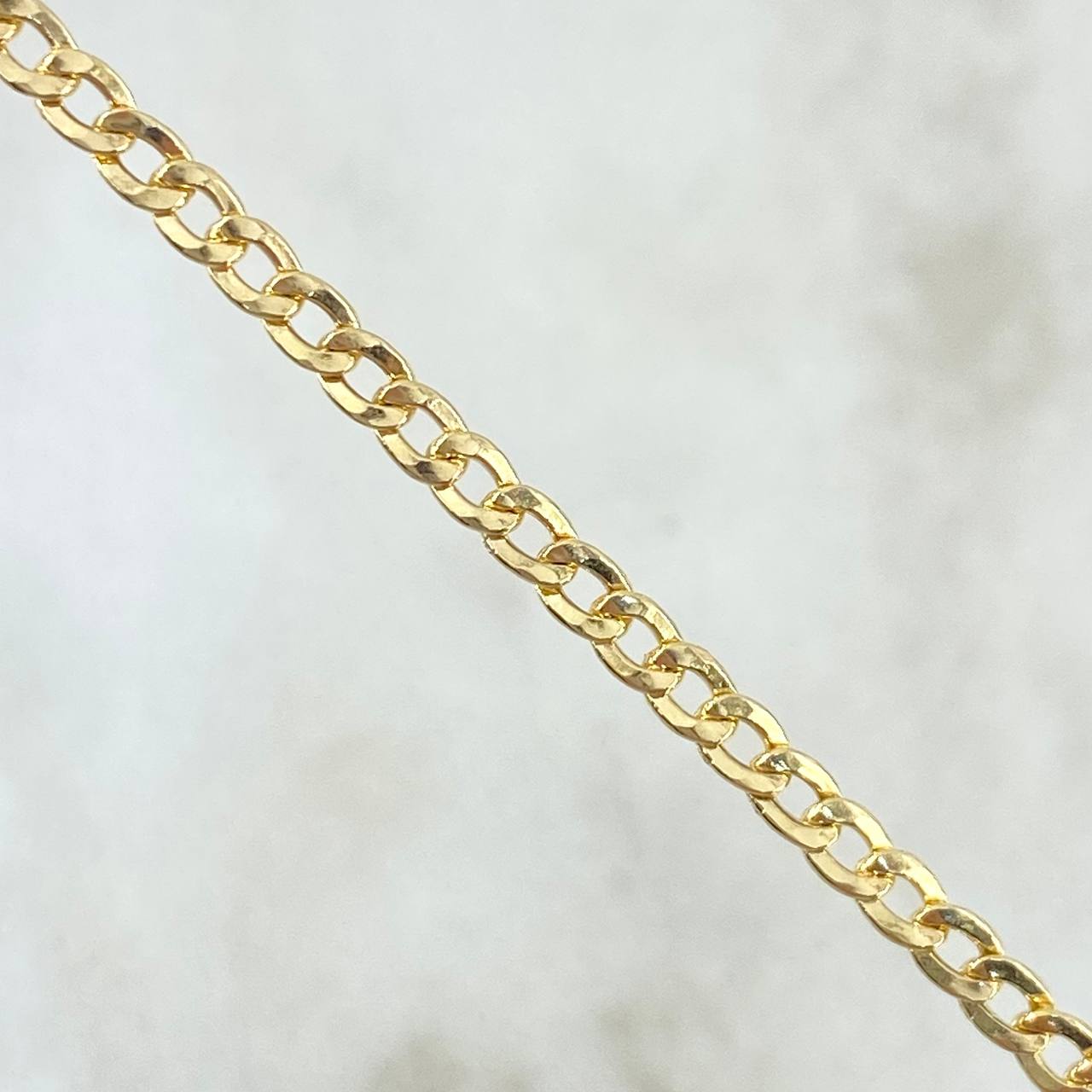 Cadena Mini Cubana 2.9gr / 23 1/2 in / 2.3mm Oro Amarillo +1 18K *