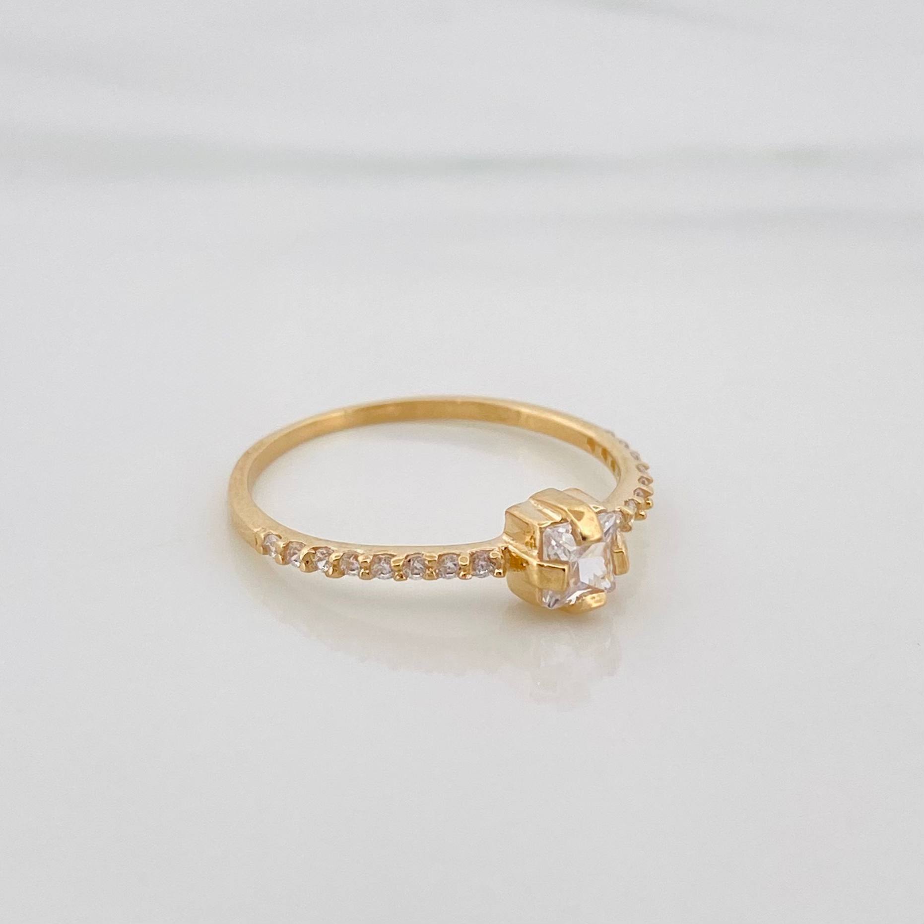 Anillo Solitario Churumbela 1.6 g / T7 3/4 Oro Amarillo 18K