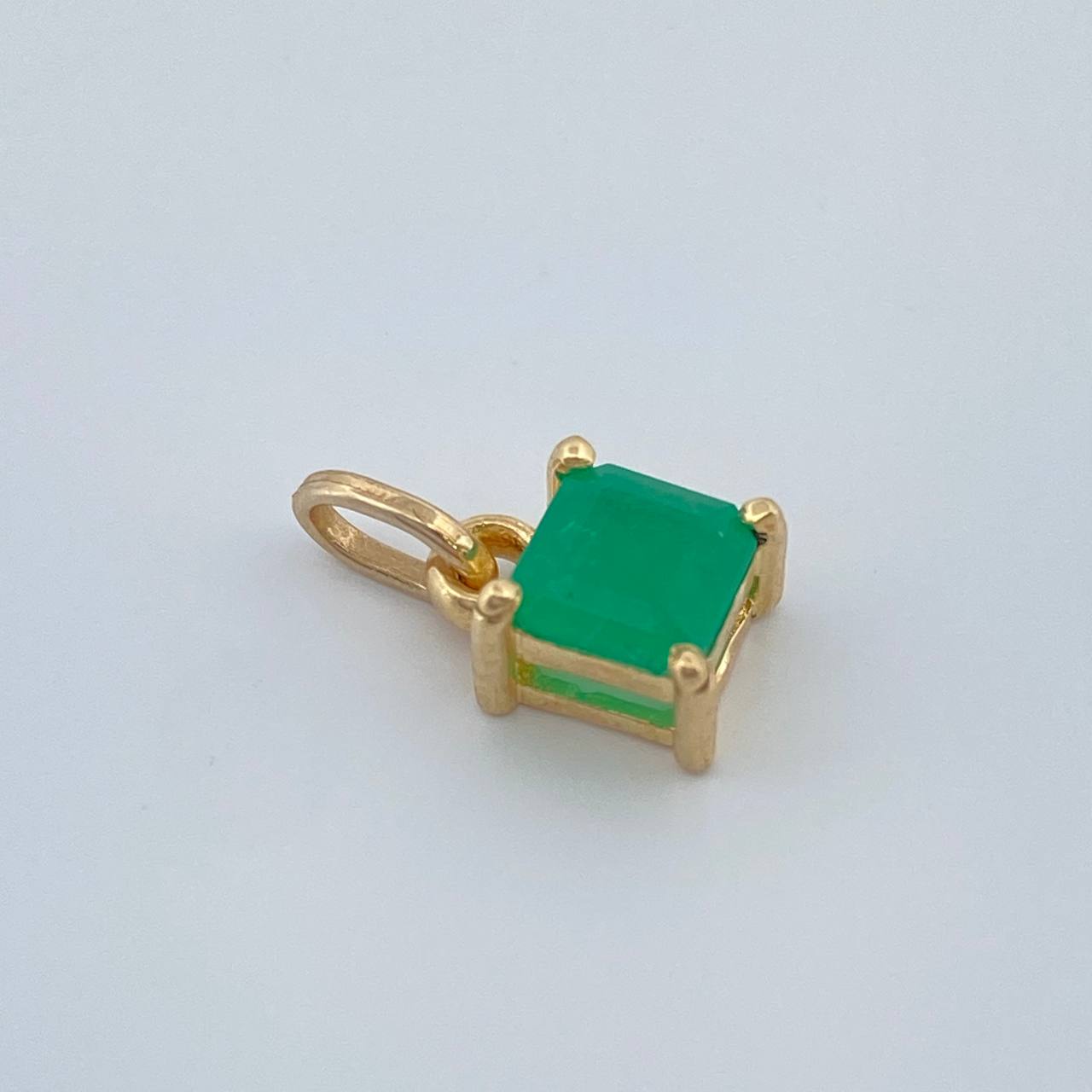 Dije Cuadro Esmeralda 1,00Qts 0.7gr / 1/2 in / Oro Amarillo 18K %