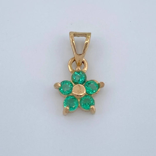 Dije Flor 5 Petalos Esmeraldas 30pts 0.85gr / 1/2 in / Oro Amarillo 18K %