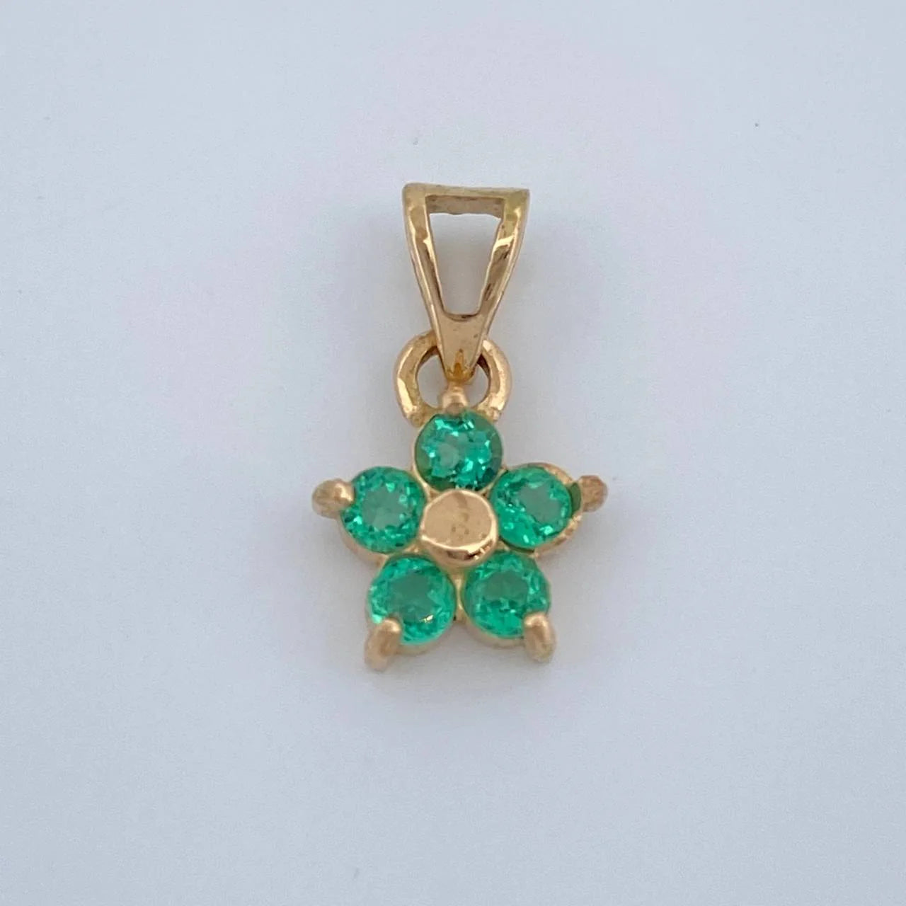Pendant Flower 5 Petals Emeralds 0.15Pts 0.6 g / 1/2 in Yellow Gold 18K