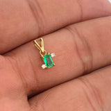 Dije Cuadrado Esmeralda Diamantes 0.65gr / 1/2 in / Oro Amarillo 18K %