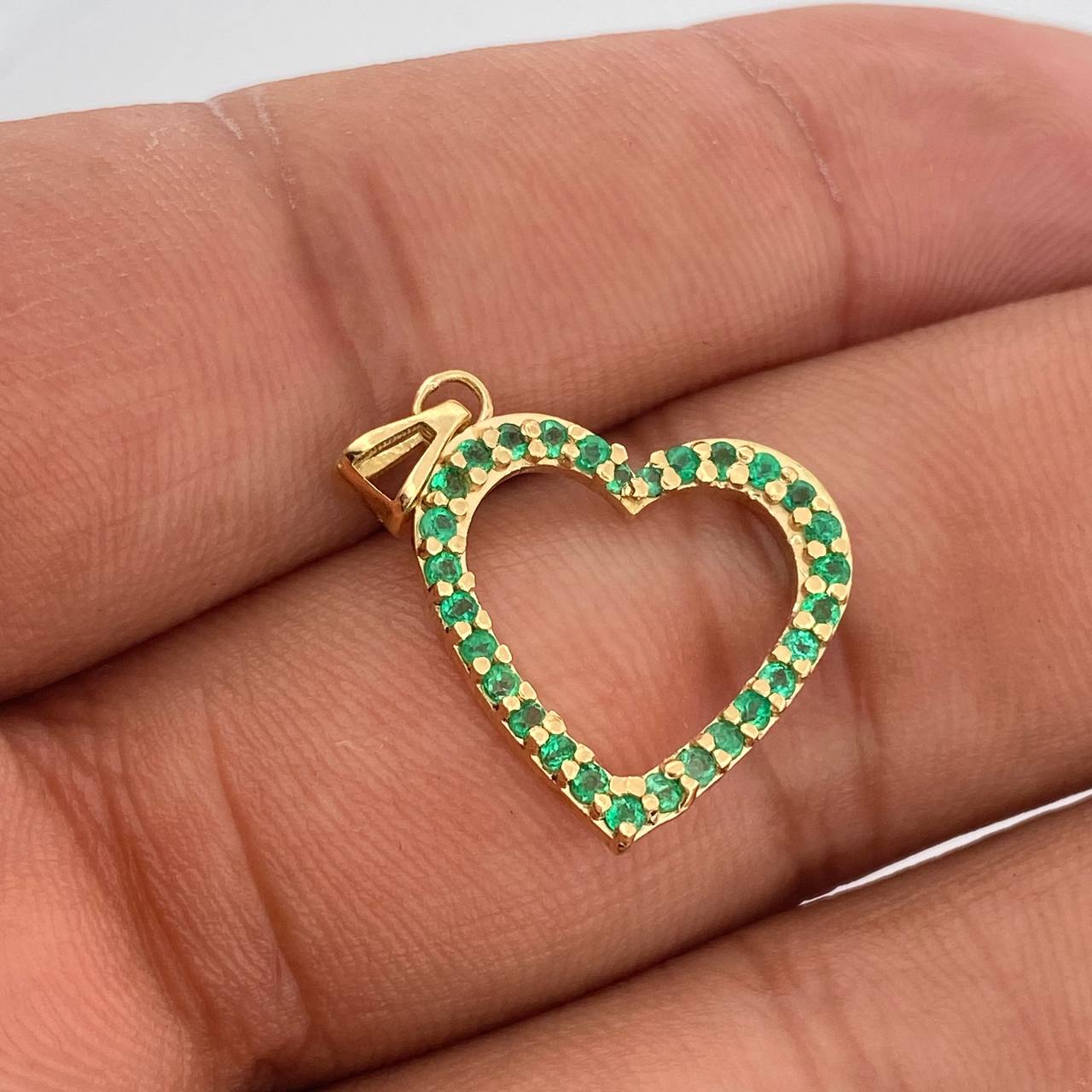 Dije Corazon Esmeraldas 50 Pts 1.85gr / 1 in / Oro Amarillo 18K %
