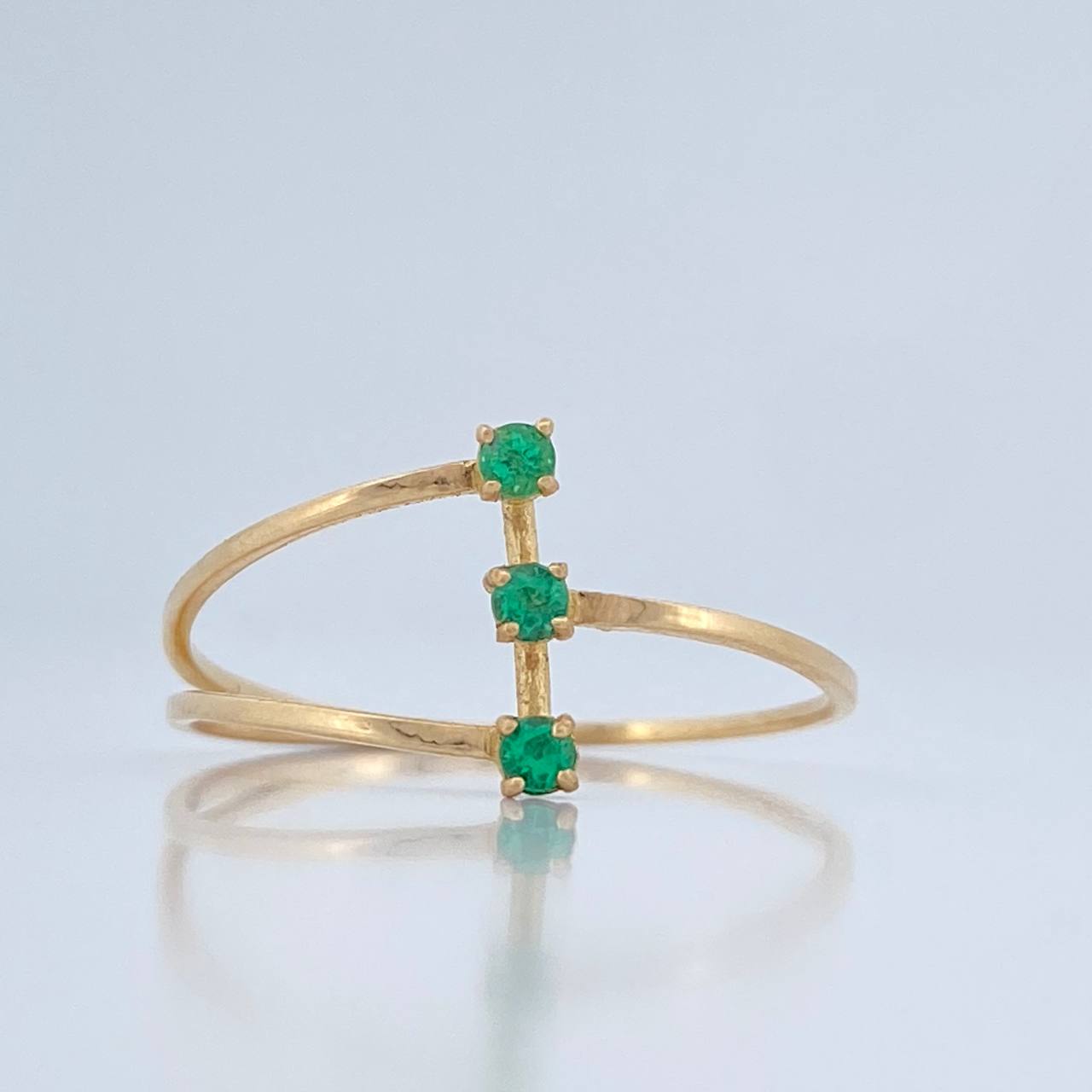 Anillo 3 Piedras Esmeraldas 1.15gr / T9 1/4 / Oro Amarillo 18K %