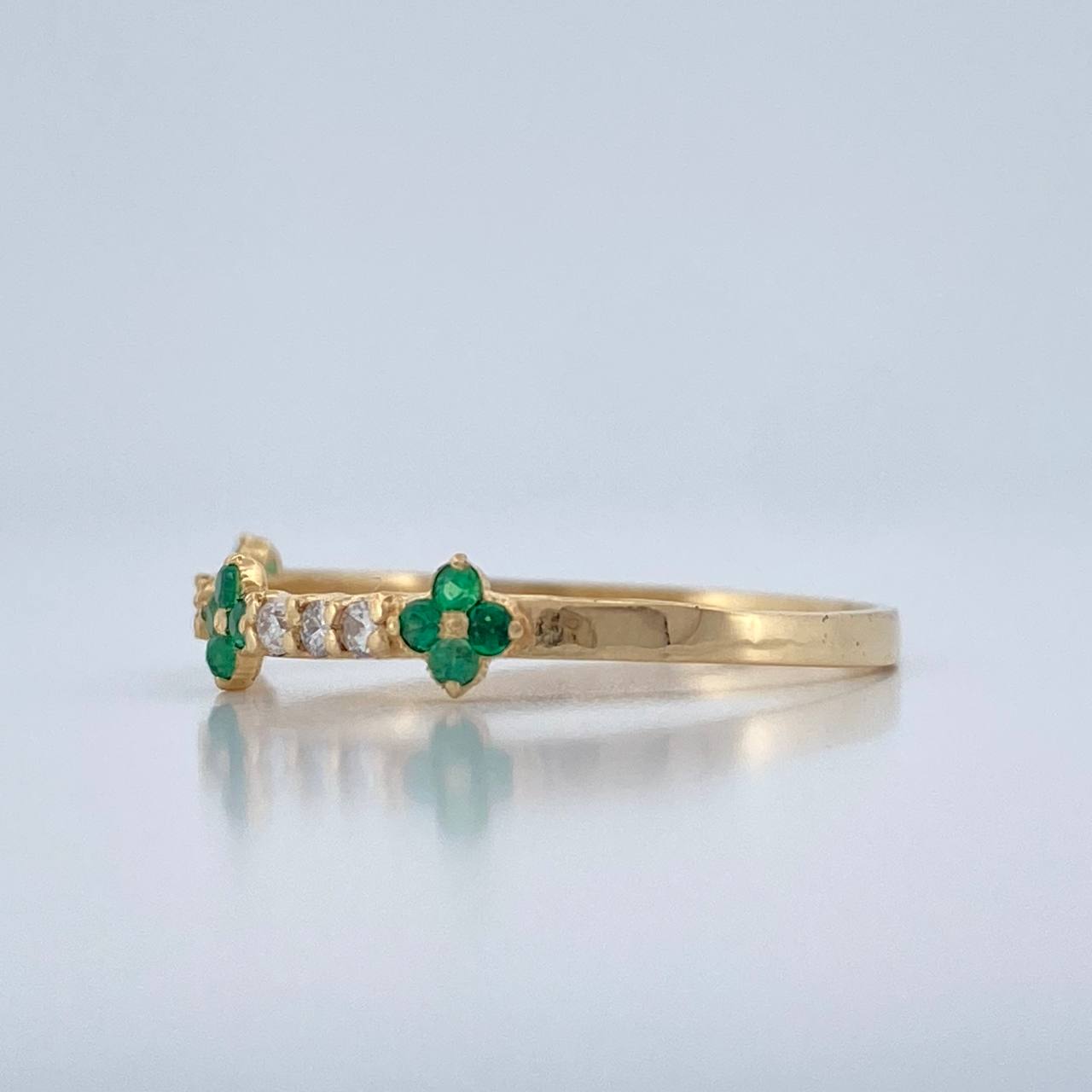 Anillo Trebol Mini Esmeraldas Diamantes 0.9gr / T6 1/4 / Oro Amarillo 18K %