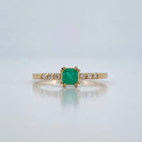 Anillo Churumbela Cuadrado Esmeralda Diamantes 1.7gr / T6 1/4 / Oro Amarillo 18K %