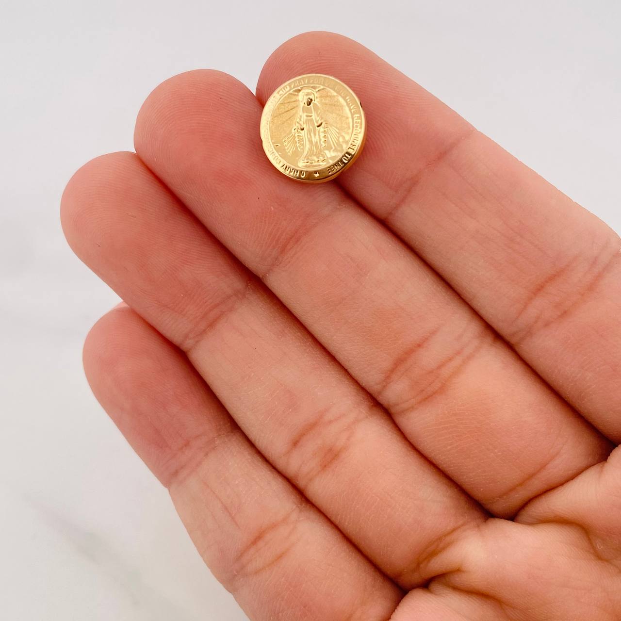 Charm Miraculous Virgin 0.55g / 1/2 in 18K Yellow Gold