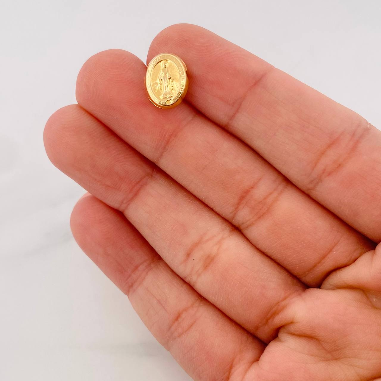Charm Miraculous Virgin 0.45g / 1/2 in Yellow Gold 18K