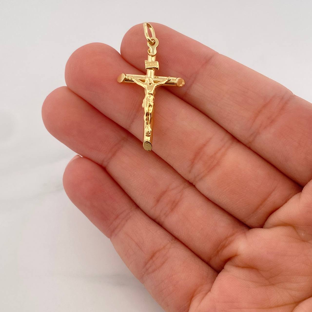 Pendant Cross Christ 1.6g / 1 1/4 in Yellow Gold 18K