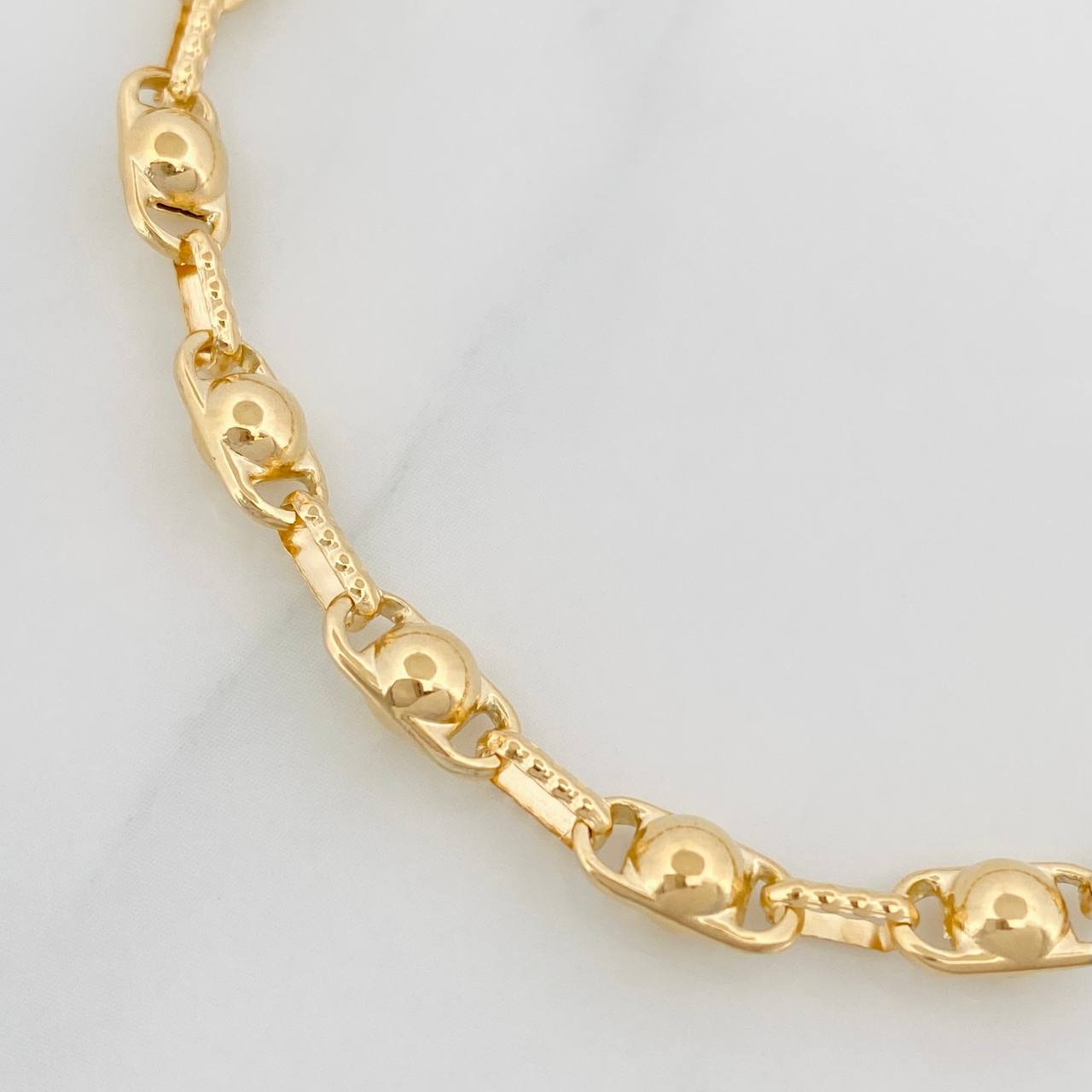 Pulso Rustico Burbuja 4.6g / 7 1/2 in / 4.6mm Oro Amarillo 18K