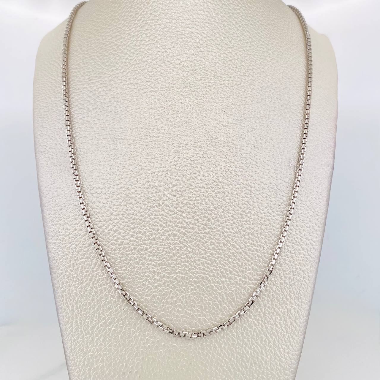 Venetian Chain 20.65g / 28 in / 2.2mm White Gold 18K
