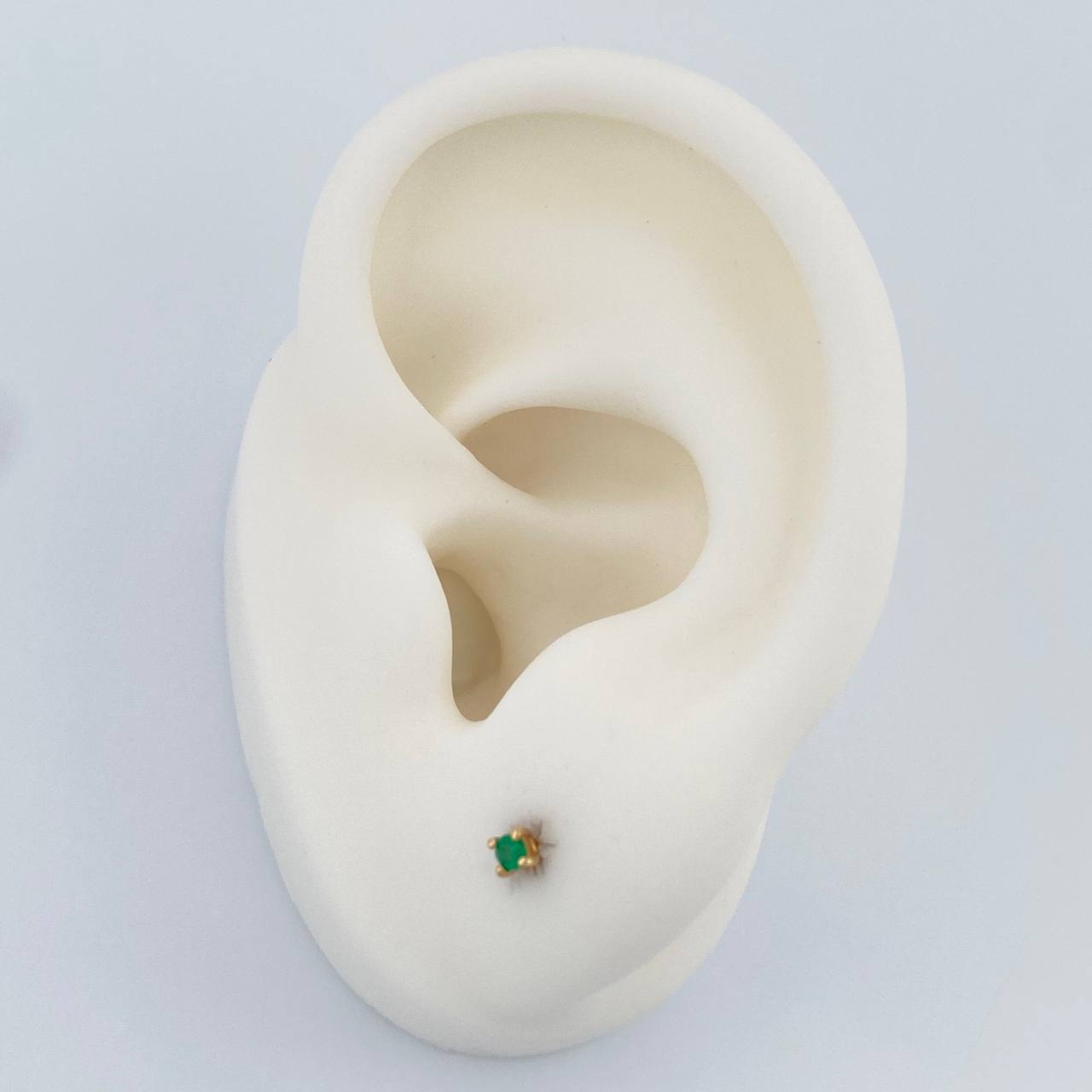 Topos Cuatro Garras Bebé Esmeraldas 0.5gr / 2.43mm Oro Amarillo 18K %