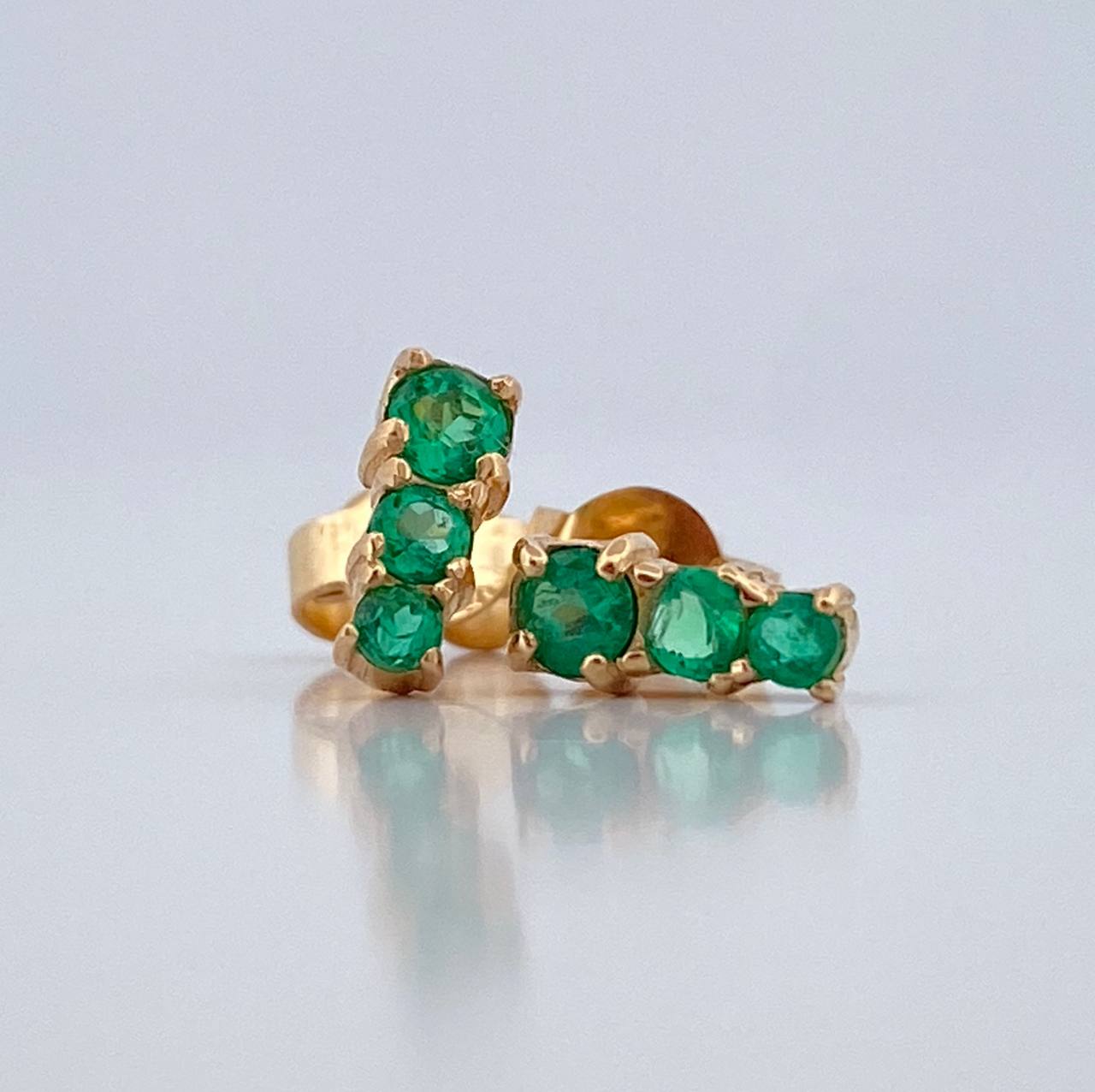 Topos Trio Esmeraldas 1.2gr / 7.4mm Oro Amarillo 18K %