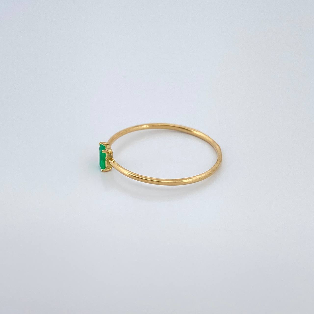 Anillo Solitario Cuadrado Esmeralda 0.7gr / T7 3/4 / Oro Amarillo 18K %