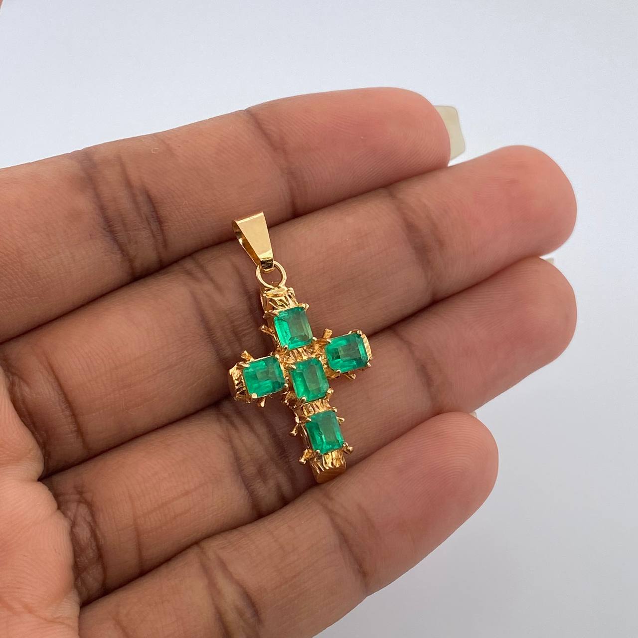 Dije Cruz Barroco 3.25gr / 1 1/4 in / Oro Amarillo 18K %