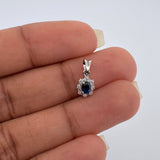 Dije Halo Zafiro 0.85gr / 1/2 in / Oro Blanco 18K %