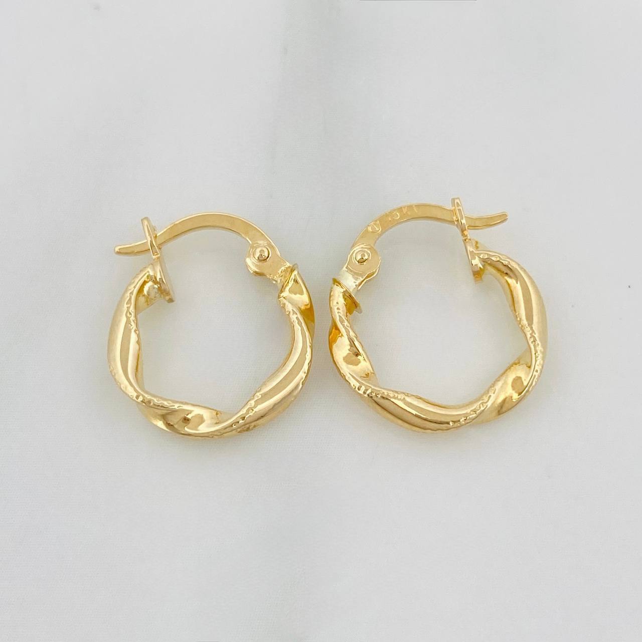 Candongas Asby 1.1 g / 1/2 in Oro Amarillo 18K