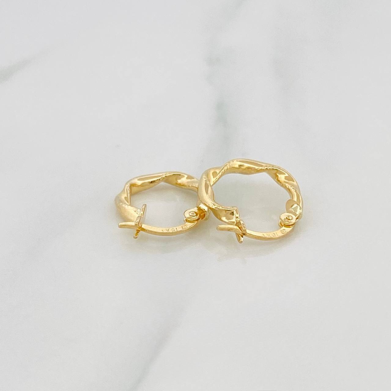 Candongas Asby 1.1 g / 1/2 in Oro Amarillo 18K