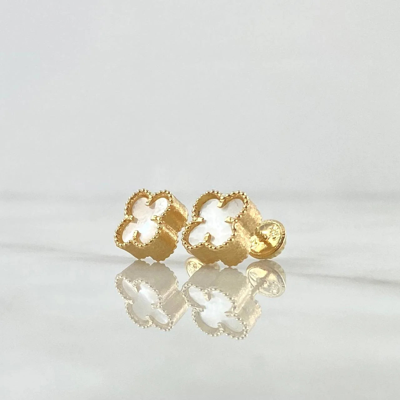 Clover Stud Earrings 1.8 g / in / 6.4 mm 18K Yellow Gold