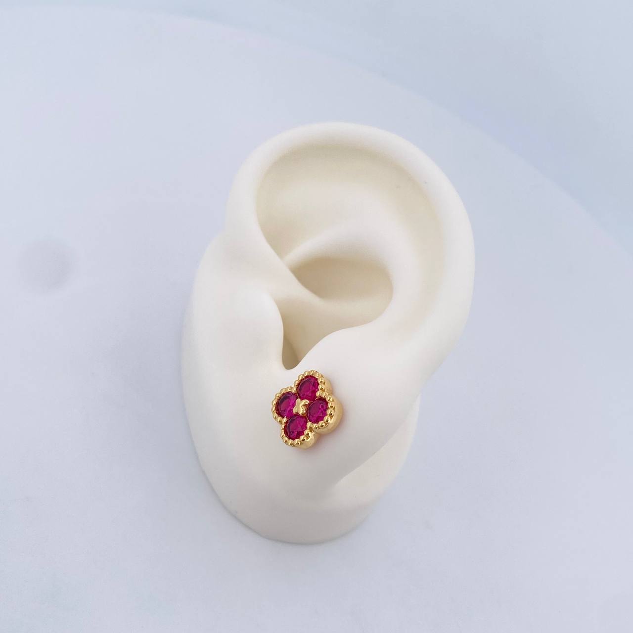 Topos Trebol 2.95gr /  Oro Amarillo 18K &
