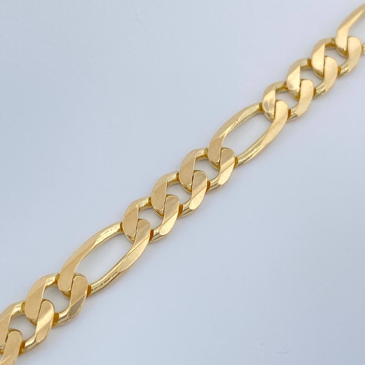 Pulso Figaro 7.65gr / 7 3/4 in / 4.7mm Oro Amarillo +1 18K &