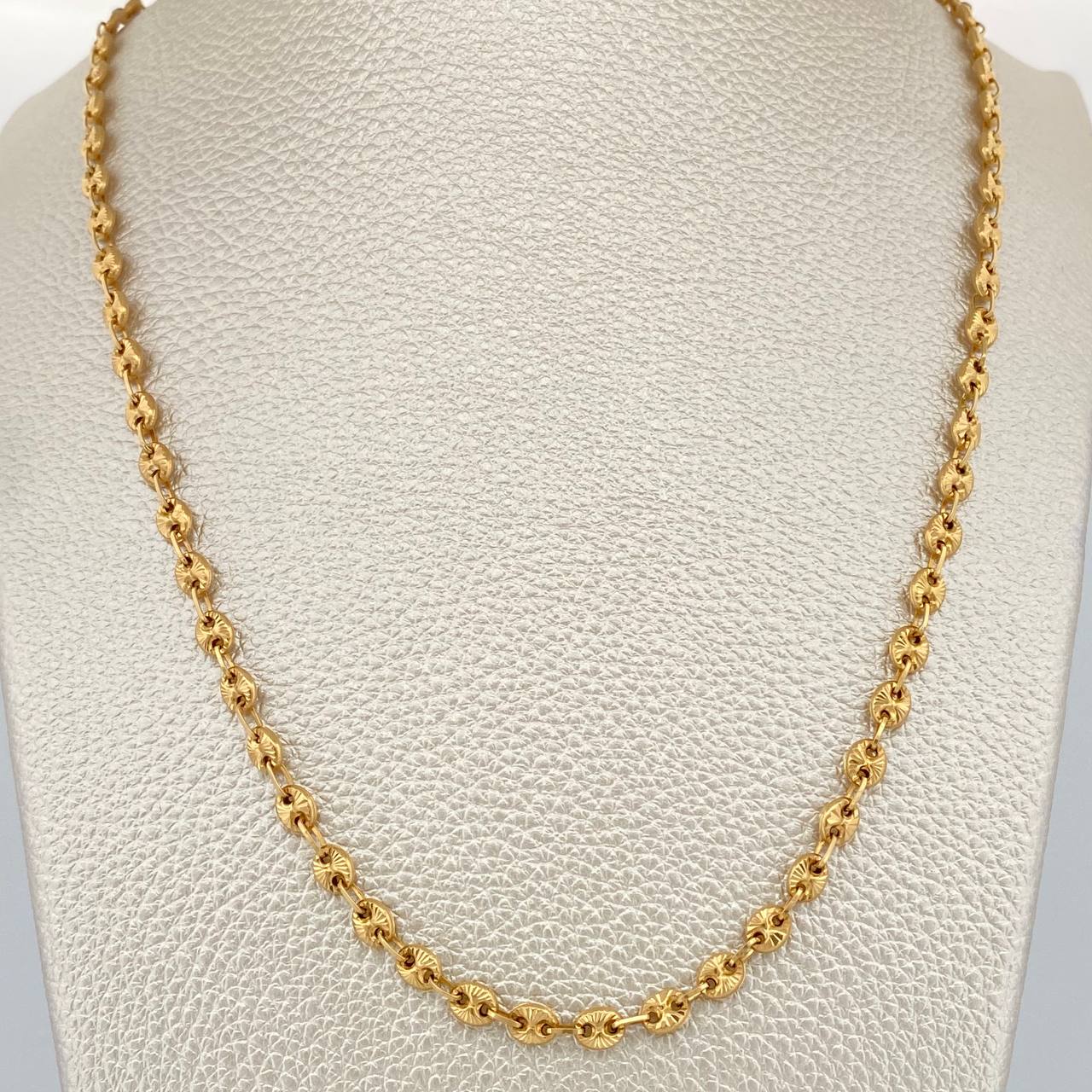 Cadena GC 10.15gr / 23 1/4 in / 4mm Oro Amarillo 18K $
