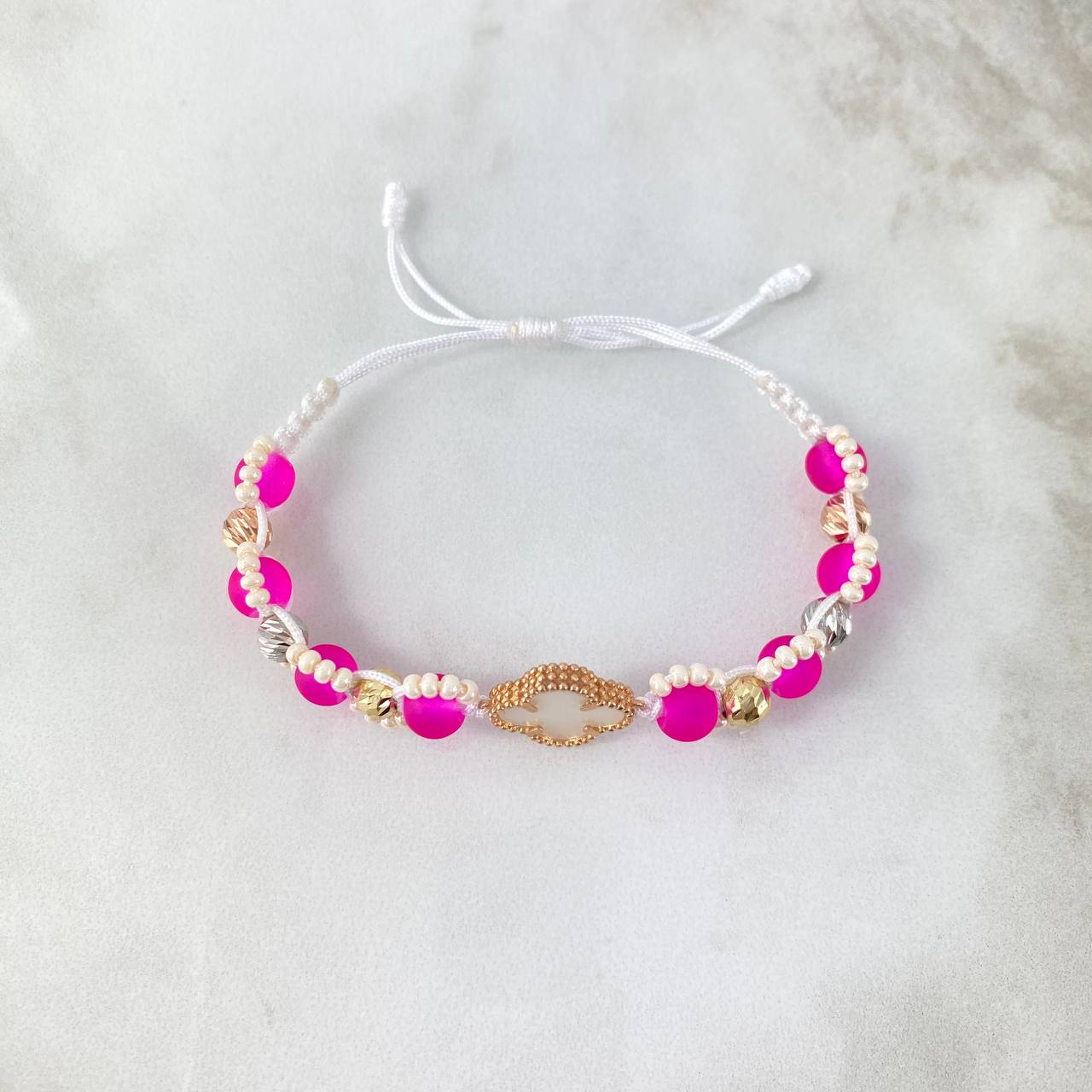 White Bracelet Clover VCyA White Mother-of-Pearl 2.4gr / 1.6cm / 5mm Beads Diamond Cut 6 pcs Three Golds +4 *